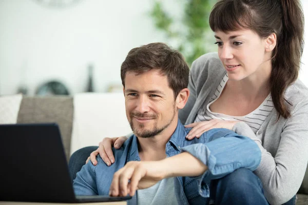 Cheerful Couple Searching Something Laptop Home — Stock Photo, Image