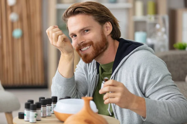 Man Chooses Aromatherapy Oil His Diffuser — Foto de Stock