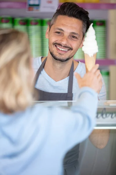 Smiling Woman Receiving Ice Cream Worker — Stock Photo, Image