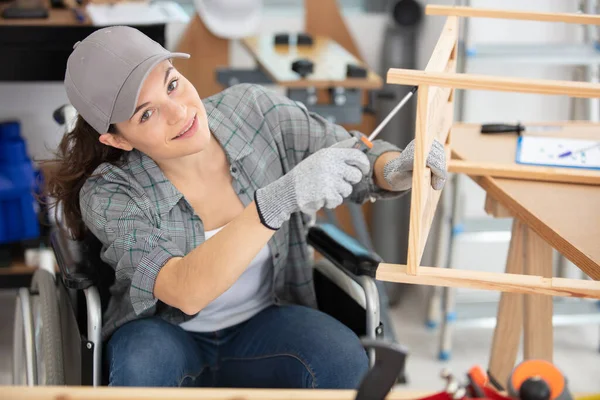 Young Caucasian Woman Worker Installating Shelf — Stock Photo, Image