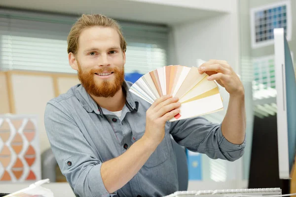 Man Choosing Swatches Color — Foto Stock