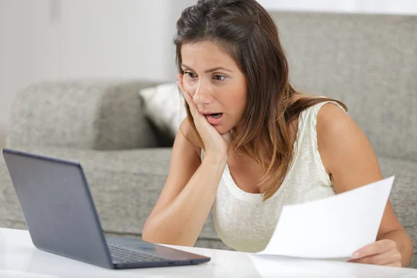 Worried Woman Reading Negative News Letter — Stockfoto