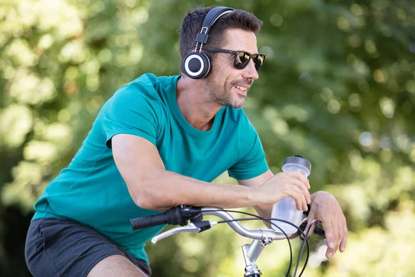 Handsome Man Riding Bike Drinking Water Resting — Stock Photo, Image