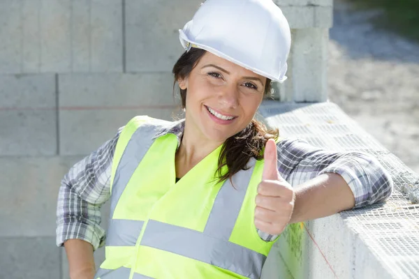 female construction worker with thumbs up
