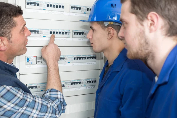 Electrician Apprentices Looking Fuse Board — Stockfoto
