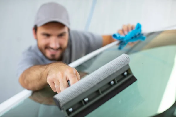Handyman Cleaning Window — Stockfoto
