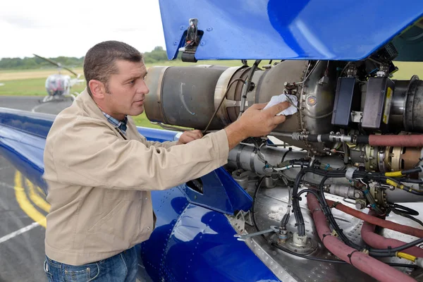 Pilot Mechanic Working Aircraft — Stock Photo, Image