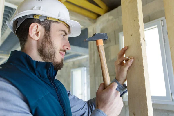 Happy Male Contractor Repairs House — Stock Photo, Image