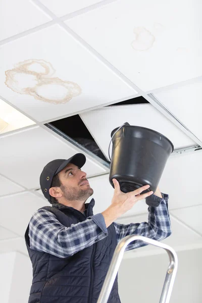 Professional Repairer Handling Ceiling Leaking — Stock Photo, Image