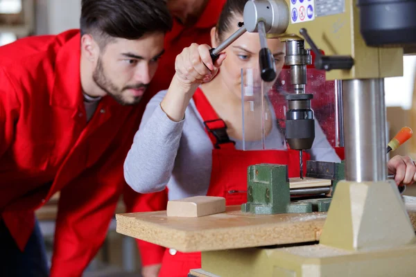 Female Worker Using Bench Drill Supervision — Stock Photo, Image
