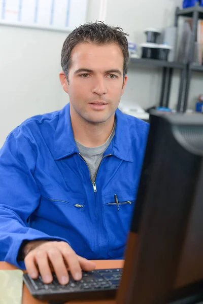 Male Worker Working — Stock Photo, Image