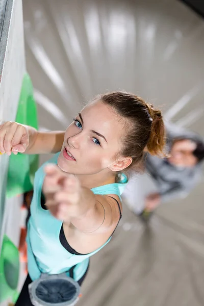 Helping Smiling Beautiful Female Climber Reach Top — Stock Photo, Image