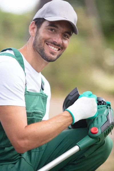 Professional Male Gardener Strimmer —  Fotos de Stock