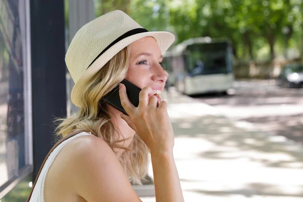 Woman Phone Waiting Bus — Foto Stock