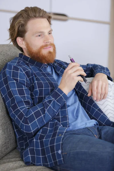 Young Man Sofa Using Vaporizer Smoking Alternative — Stock Photo, Image