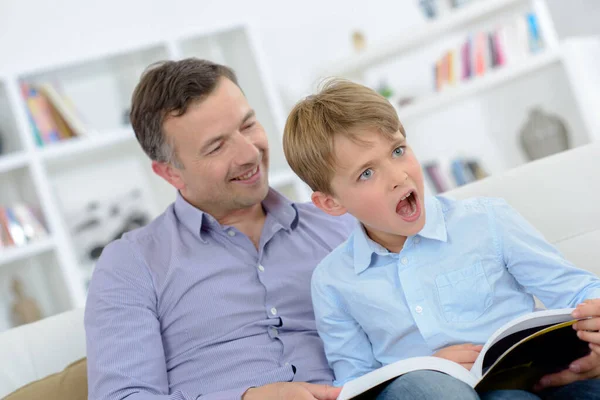Adult Child Reading Book Child Looking Shocked — Stock Photo, Image