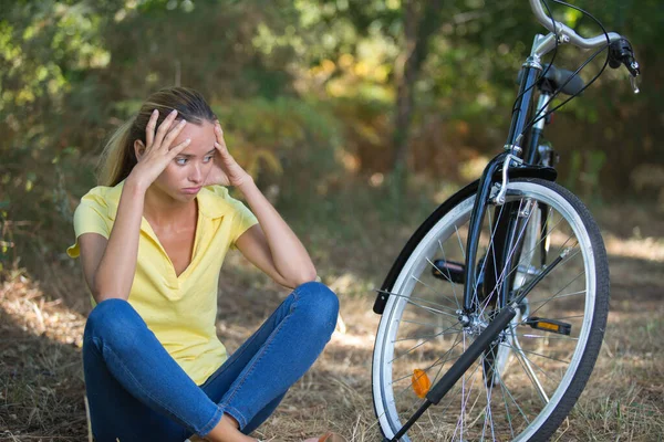 Unhappy Teenage Girl Using Bike — Zdjęcie stockowe