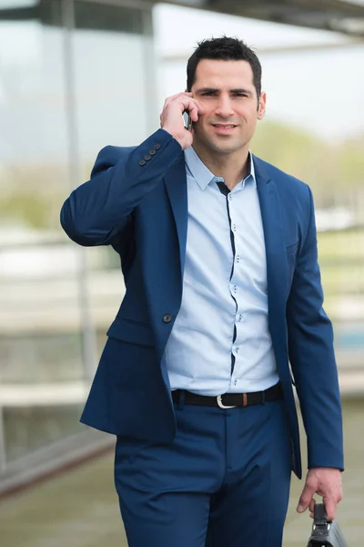 Portrait Businessman Talking Mobilephone — Stock Photo, Image