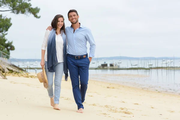 Couple Casual Clothing Walking Beach — Stockfoto