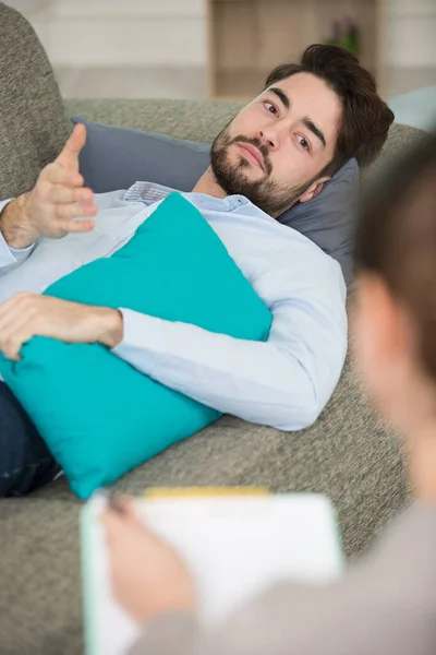 Man Therapists Couch Gesticulating While Speaking — Stock Photo, Image