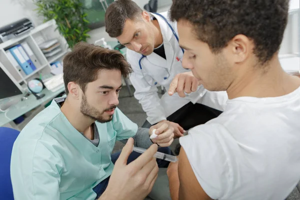 Young Male Nurse Giving Intravenous Therapy Patient — Stock Photo, Image