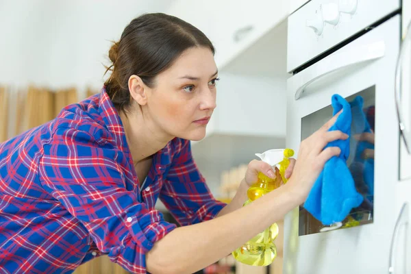 Woman Protective Gloves Cleaning Oven — Stock Photo, Image