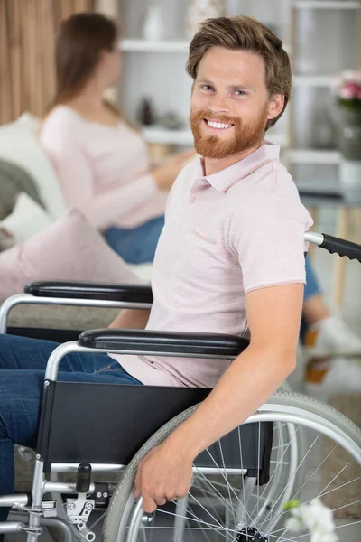 Niepełnosprawny Student Uczący Się Domu Wózku Inwalidzkim — Zdjęcie stockowe