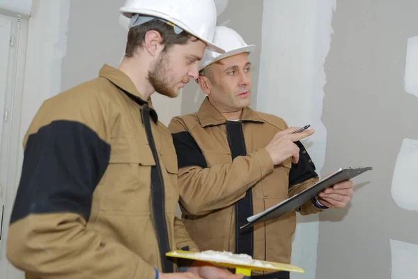 Portrait Two Builders Talking Indoors — Stock Photo, Image