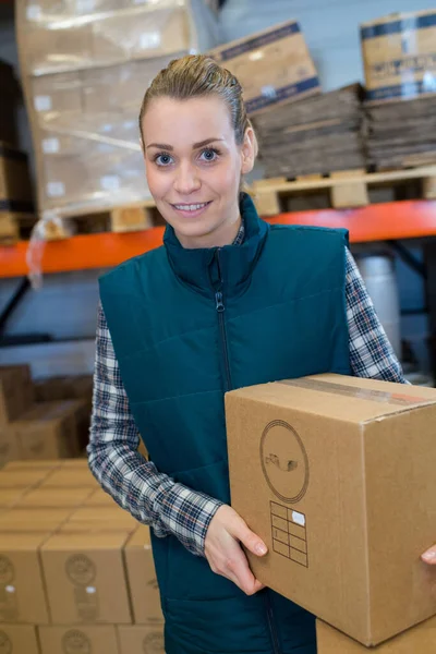 Portrait Woman Stacking Cardboard Boxes Pallet — Foto Stock