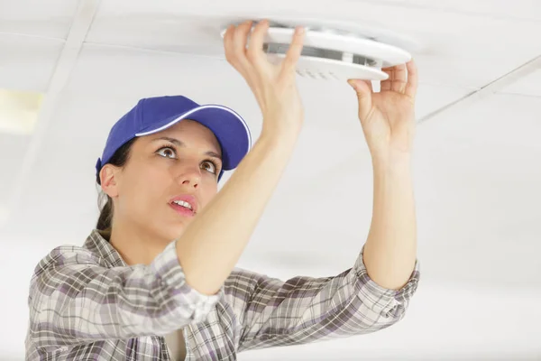 Woman Working Ceiling — Stock Photo, Image