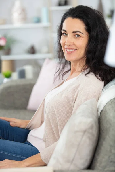 Casually Dressed Middle Aged Woman Sitting Sofa — Stockfoto