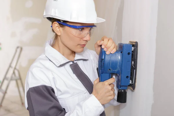 Female Construction Worker Smoothing Wall Surface — Stock Photo, Image