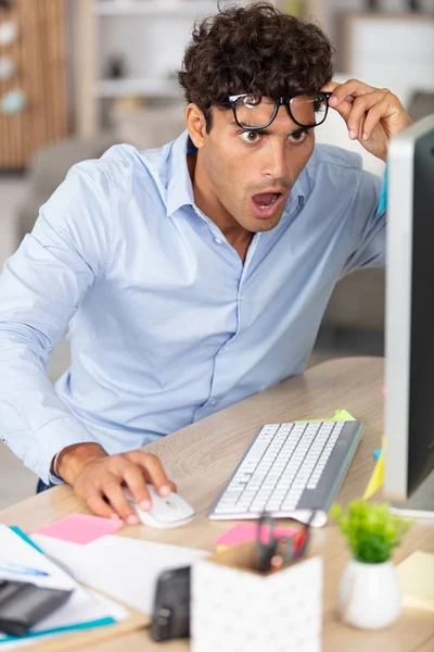 Man Lifts Eyeglasses Stares Shock Computer Screen — Stock Photo, Image