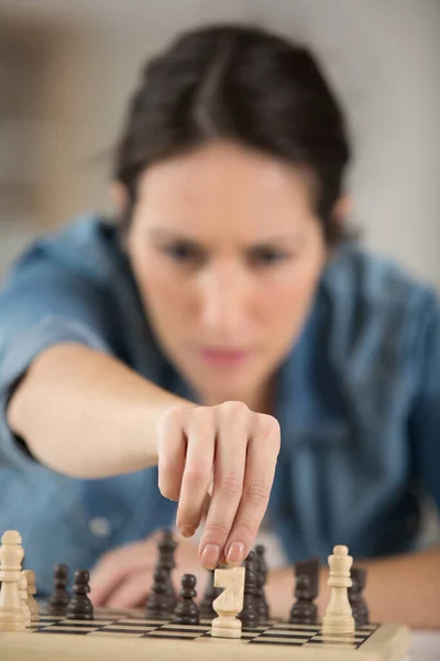 집에서 체스를 — 스톡 사진