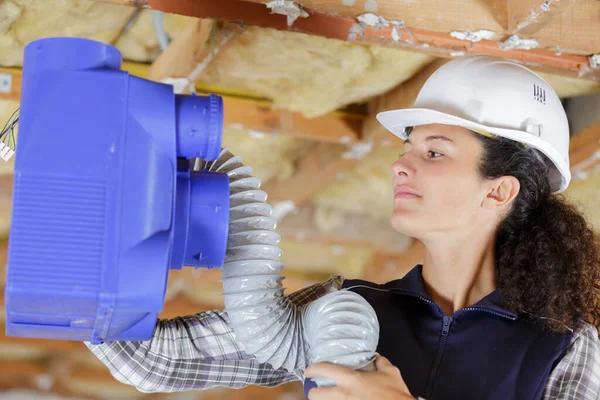 Lady Working Ventilation Hose Roof Space — Stock Photo, Image