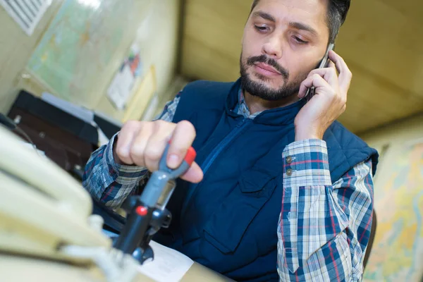 Warehouse Worker Phone Office — Stock Photo, Image