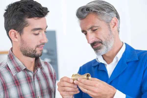 Manager Apprencite Looking Pipe Bolt — Stock Photo, Image