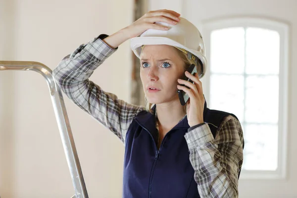 Young Worried Female Construction Architect Using Phone — Stock Photo, Image