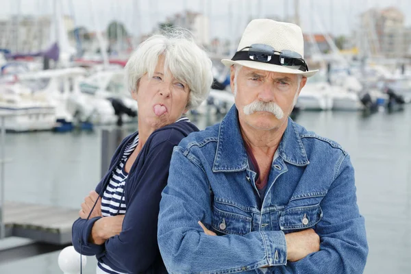 Dilini Kesen Yaşlı Bir Çiftin Portresi — Stok fotoğraf