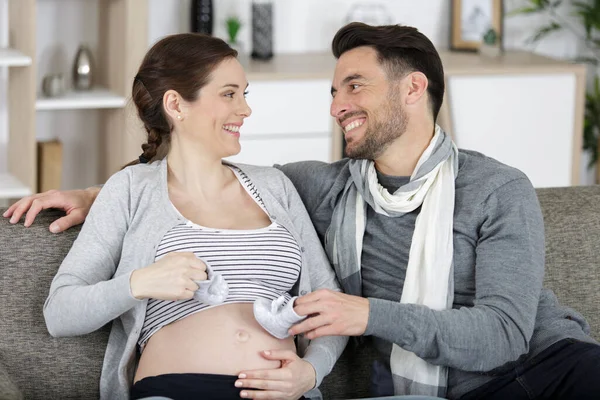 Happy Pregnant Woman Holding Baby Shoes Her Husband — Stock Photo, Image