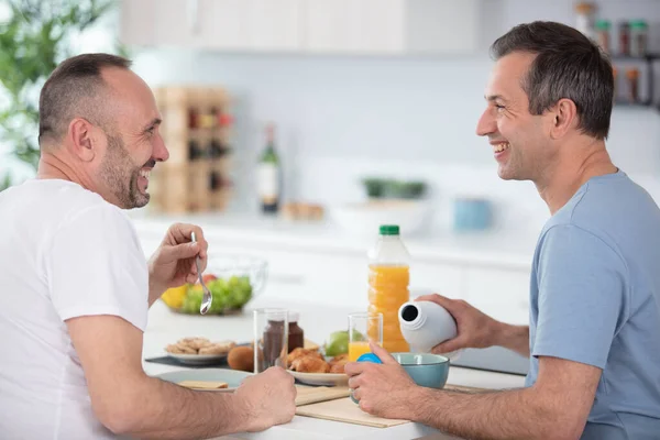 Man Gay Paar Keuken — Stockfoto