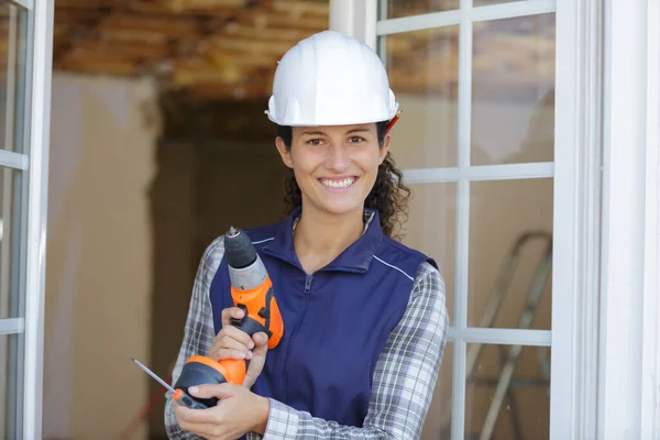 Trabalhador Construção Feminina Segurando Chave Fenda Handtool Chave Fenda Sem — Fotografia de Stock