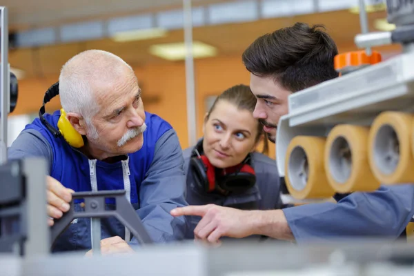 Apprentice Engineer Asking His Foreman Question — Stock Photo, Image