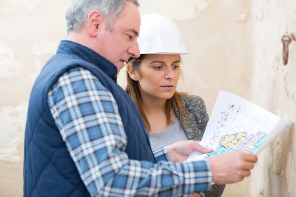 Architect Site Discussing Plans Builder — Stock Photo, Image