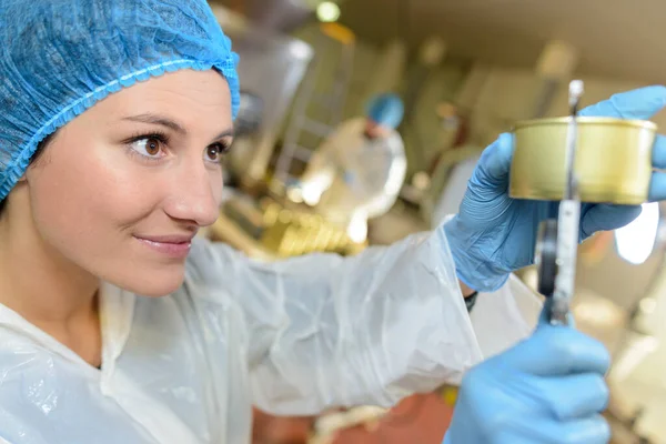 Concept Canning Factor Worker — Stock Photo, Image