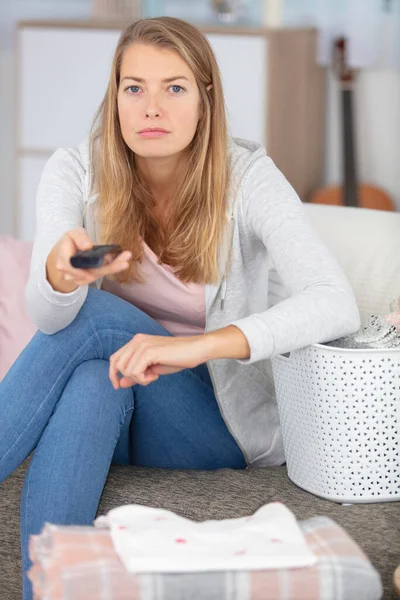 Young Woman Watching Room — Stock Photo, Image