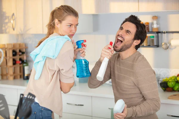 Young Couple Having Fun While Doing Cleaning Home — Fotografia de Stock