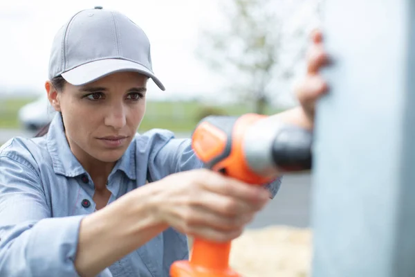 Serious Girl Using Battery Drill — Stock Photo, Image