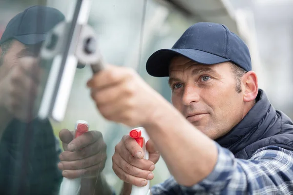 Professional Man Cleaning Window — Stock Photo, Image
