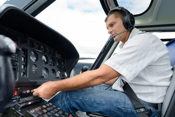 Piloot Cockpit Van Een Helikopter Tijdens Vlucht — Stockfoto
